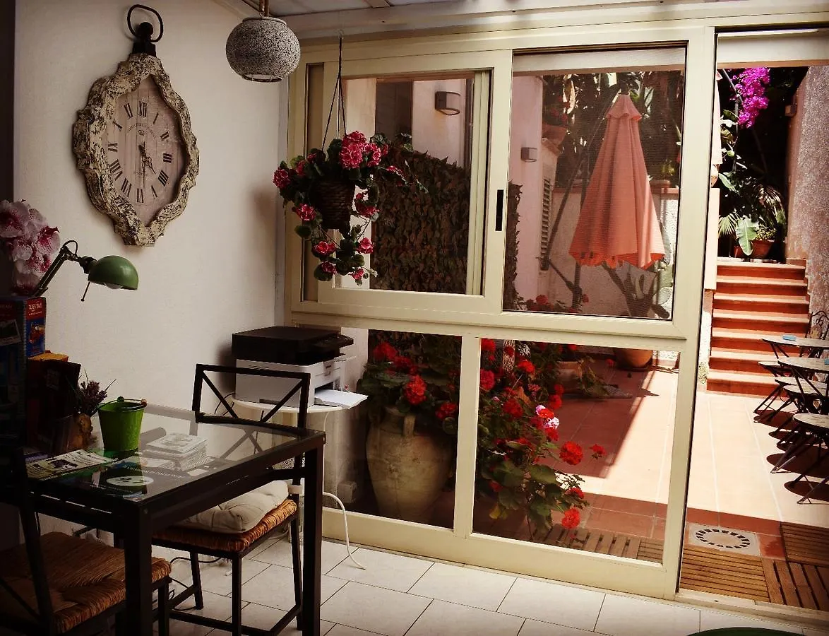 Bed & Breakfast Il Cortiletto Di Piazza Verga Catania Italy
